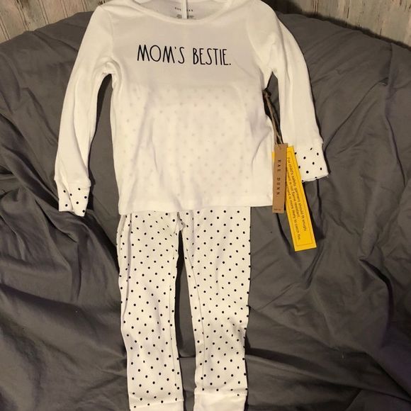 Rae Dunn Child Outfit - MOM'S BESTIE (size 5) - Picture 1 of 7